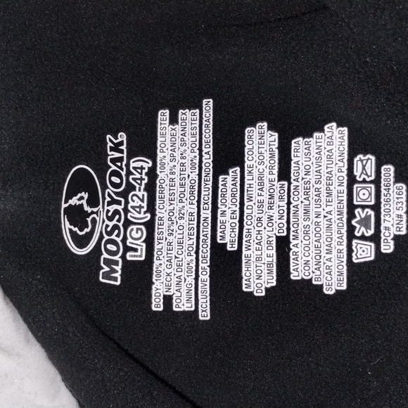 Mossy oak pullover with built-in gaither and Hood. - Picture 3 of 5